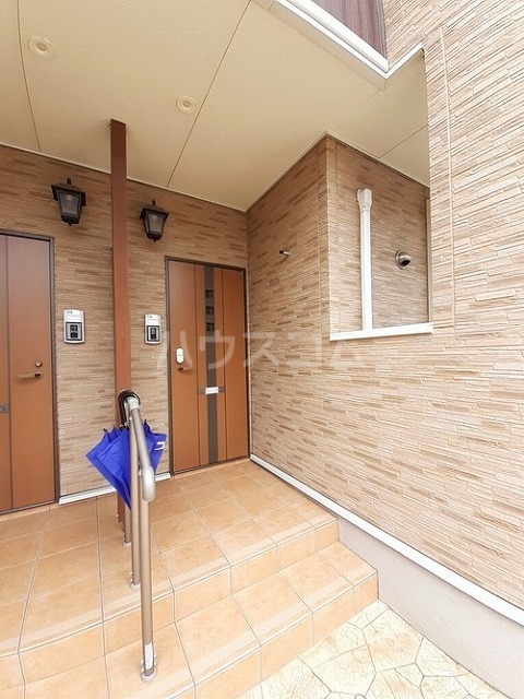 27/30 エントランス