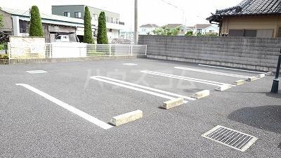 18/28 駐車場