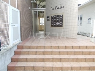 22/28 エントランス