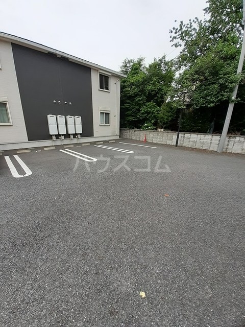 27/30 駐車場