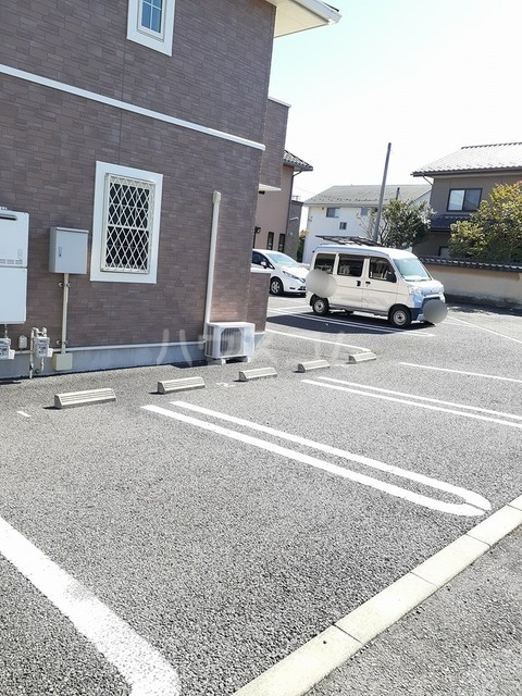 27/30 駐車場