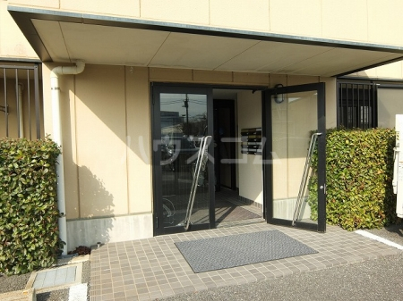 23/29 エントランス