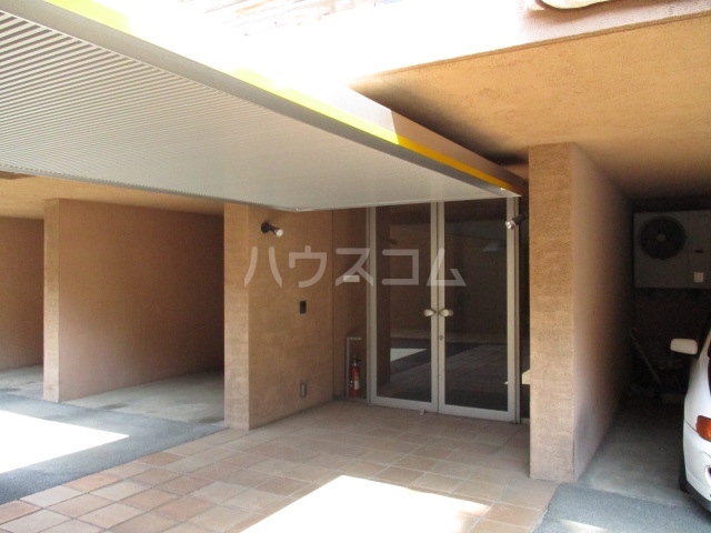 16/21 エントランス