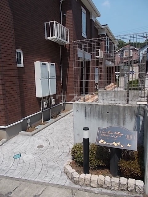 19/30 エントランス