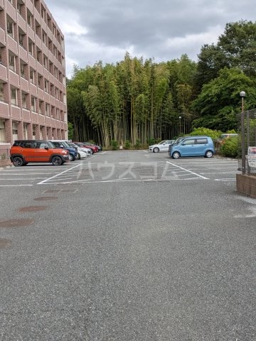 27/30 駐車場
