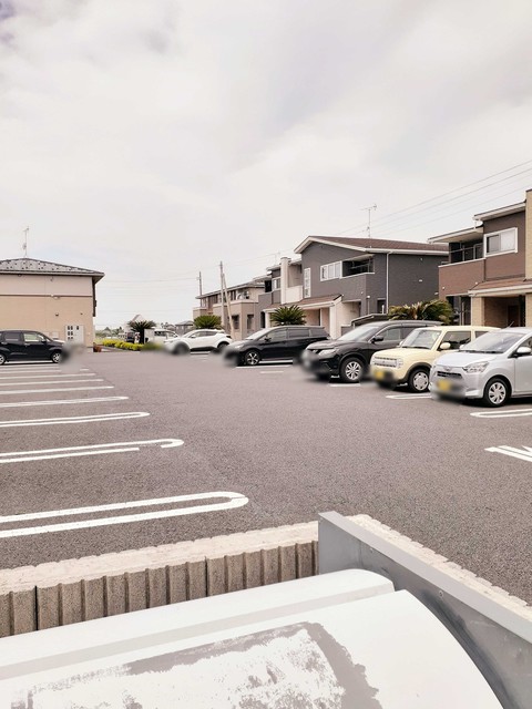 2/13 駐車場