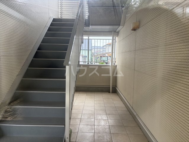 26/30 エントランス