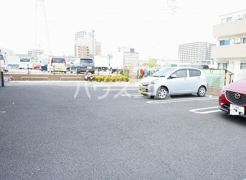 20/28 駐車場