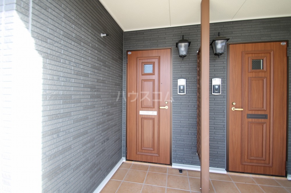 27/30 エントランス