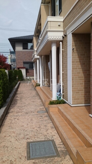 18/25 エントランス