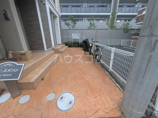 28/30 エントランス