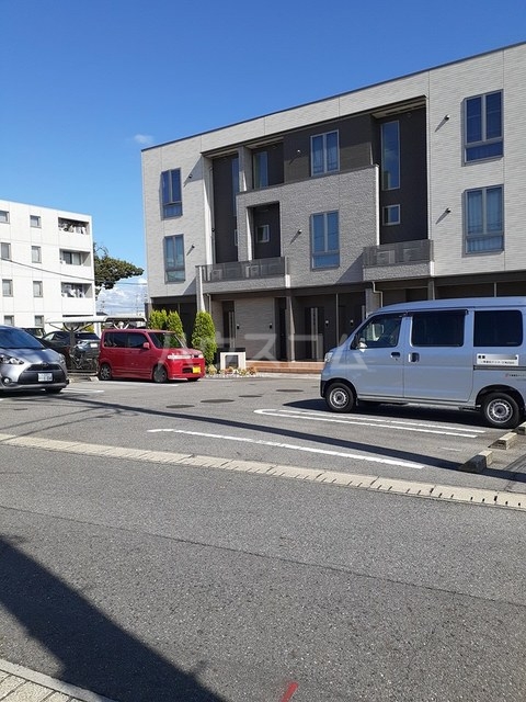 14/23 駐車場