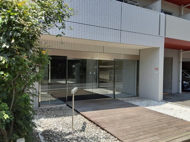 20/27 エントランス