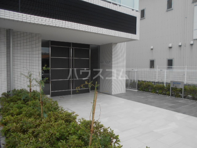 28/30 エントランス