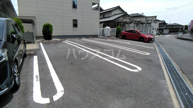 25/30 駐車場