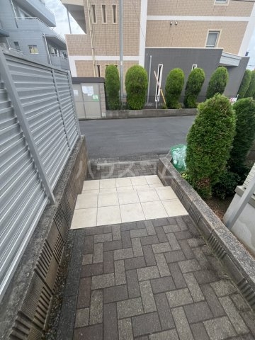 27/30 エントランス