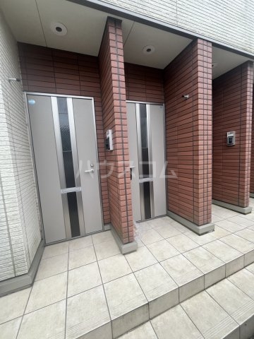 26/30 エントランス