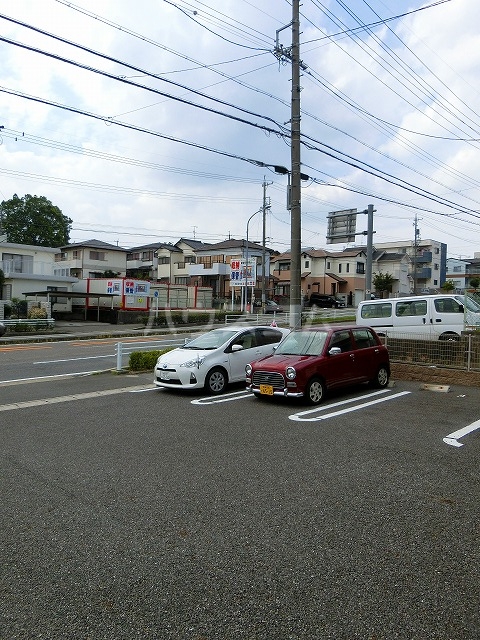 27/30 駐車場