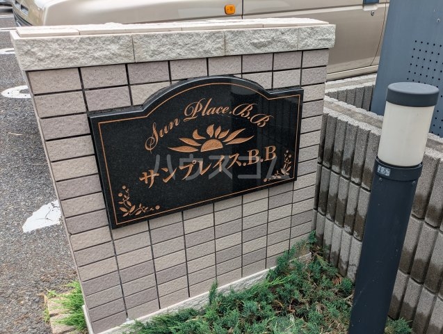 16/23 エントランス