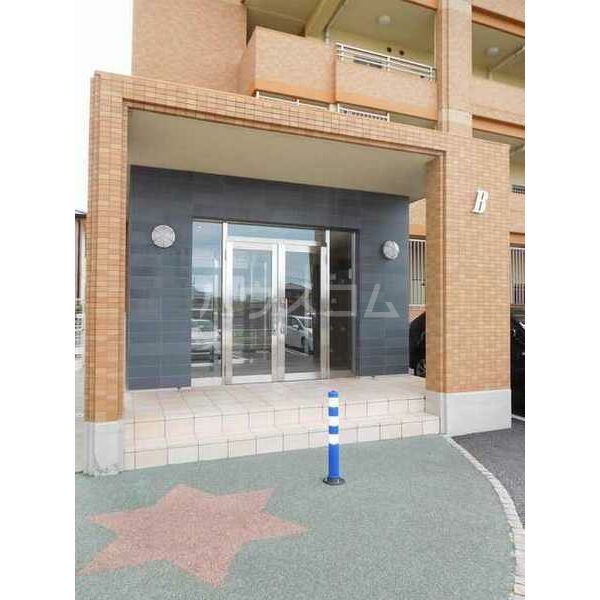 15/23 エントランス