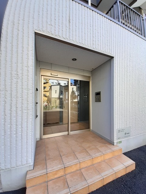 13/19 エントランス