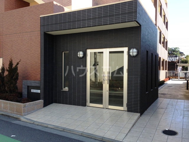 22/30 エントランス