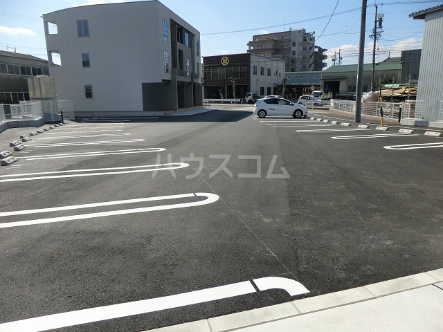 22/28 駐車場