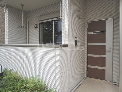 20/30 エントランス