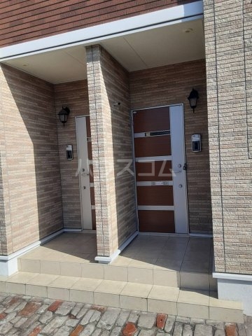 20/26 エントランス