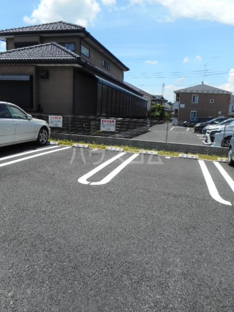 27/30 駐車場