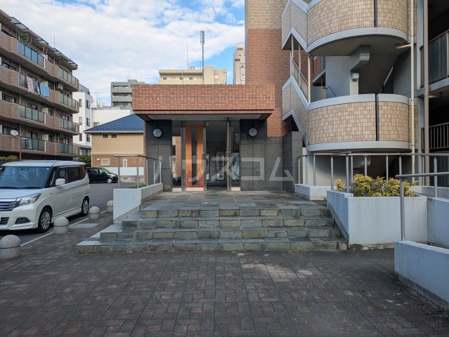 18/22 エントランス