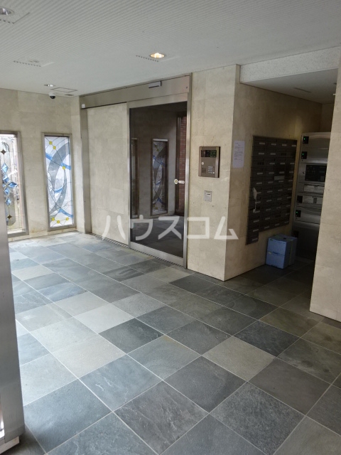 25/30 エントランス