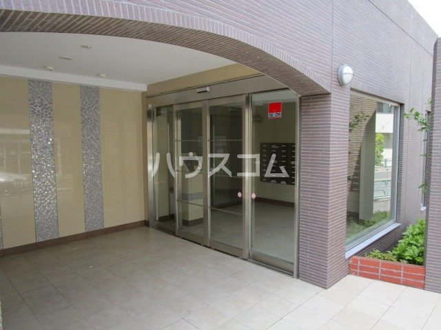 19/30 エントランス