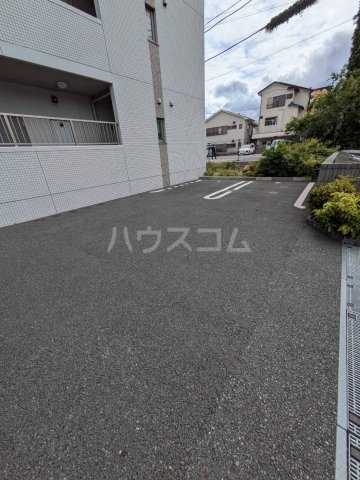 27/30 駐車場