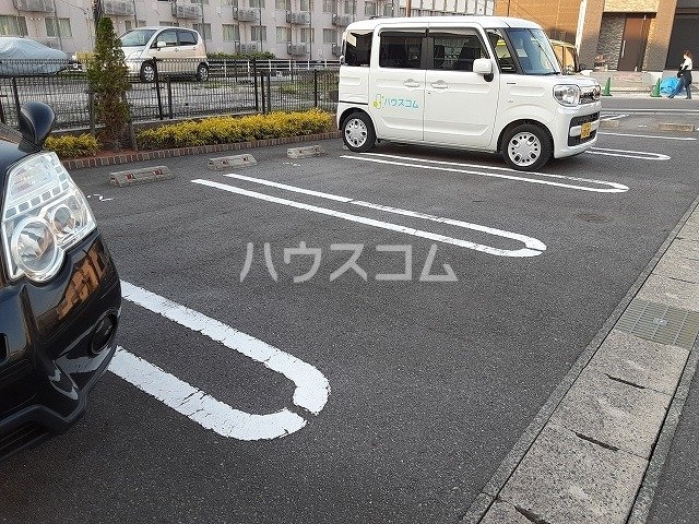 22/28 駐車場