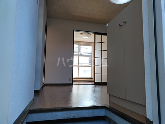 26/27 エントランス