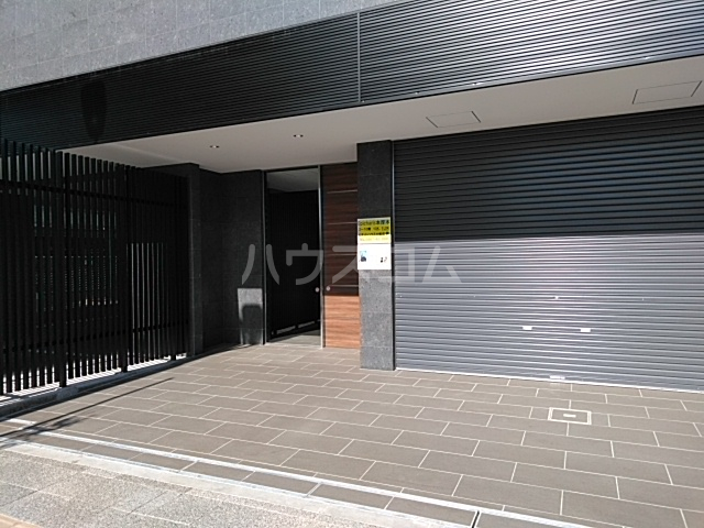 28/30 エントランス