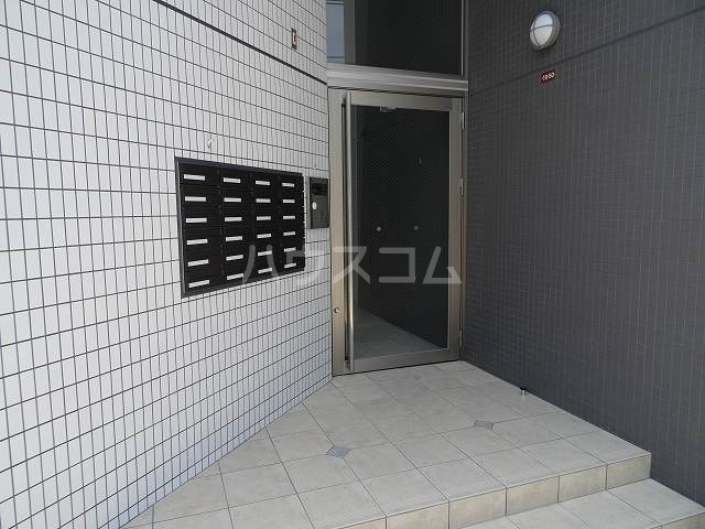 17/30 エントランス