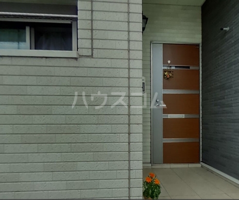 16/19 エントランス