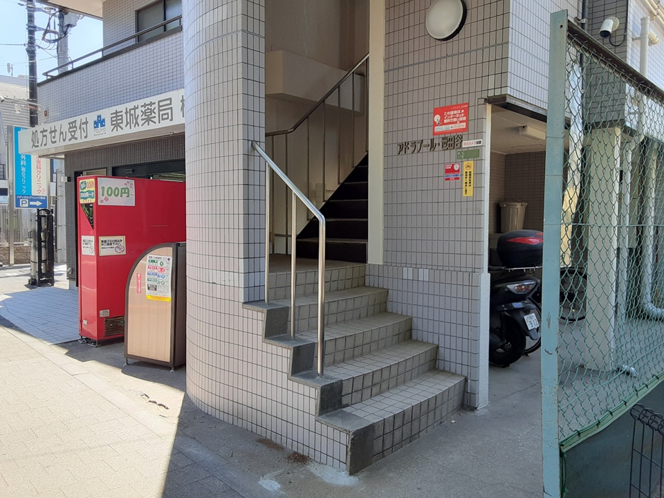 23/30 エントランス