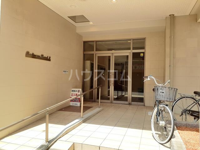 14/20 エントランス