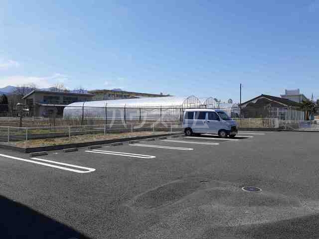 2/13 駐車場