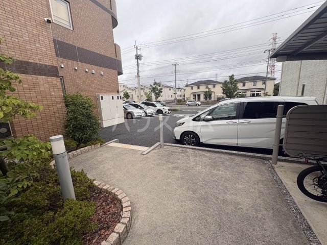 27/30 駐車場