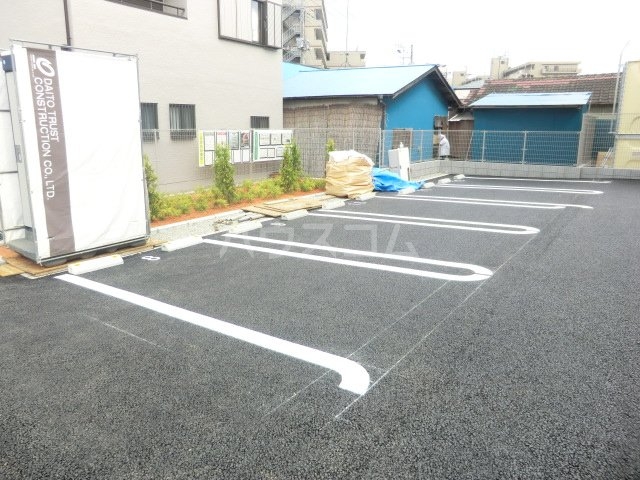 18/28 駐車場