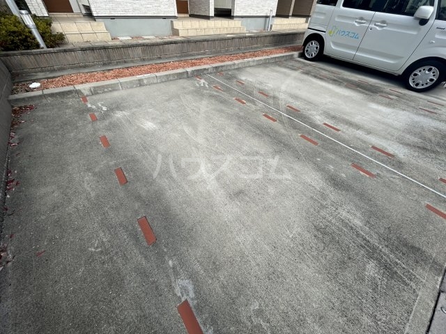 22/28 駐車場
