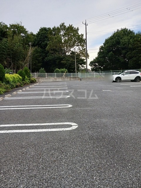 23/30 駐車場