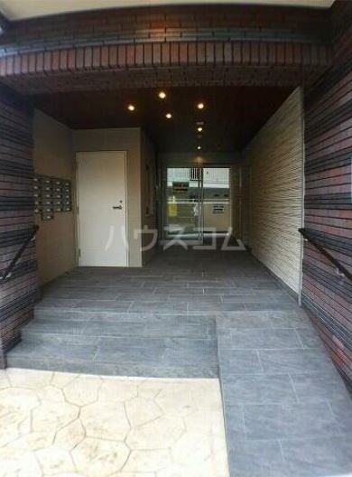 13/19 エントランス