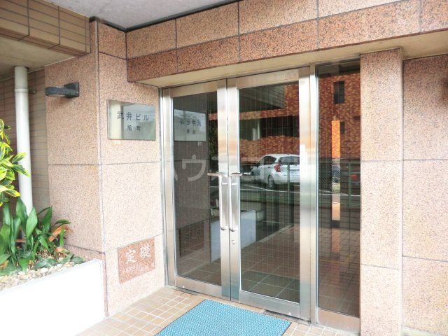 24/25 エントランス