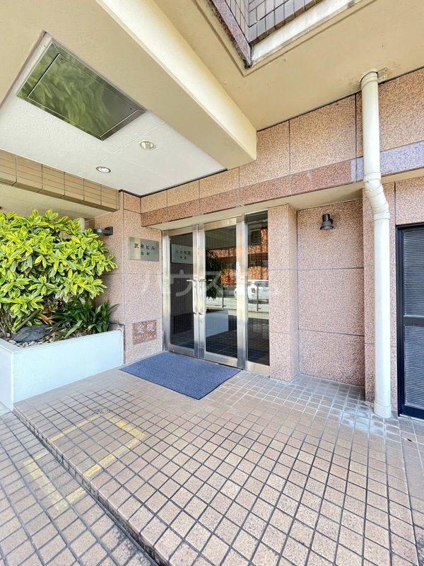 17/19 エントランス