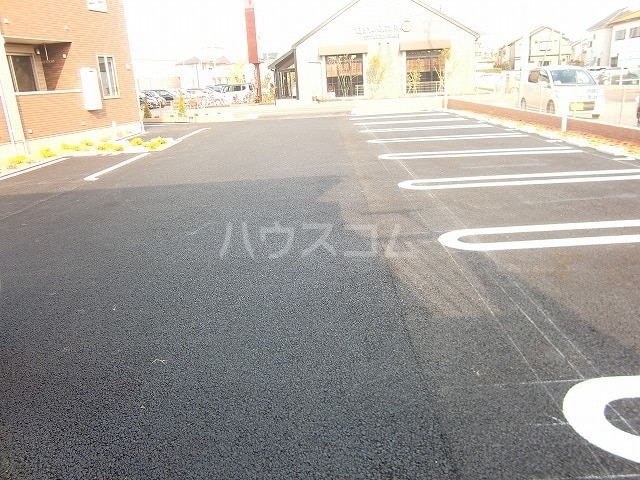 27/30 駐車場